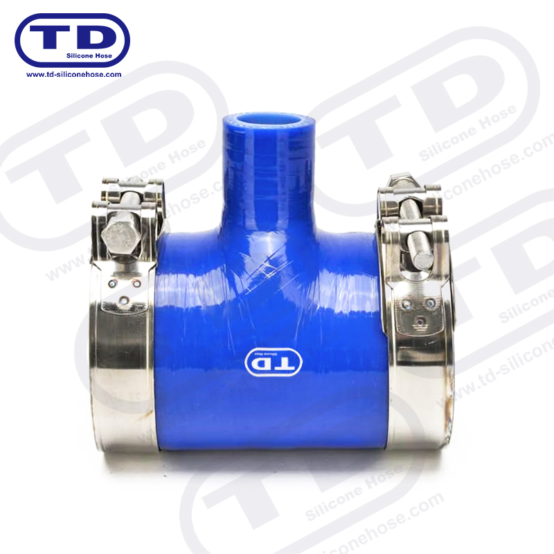Tubo di silicone a forma di T.