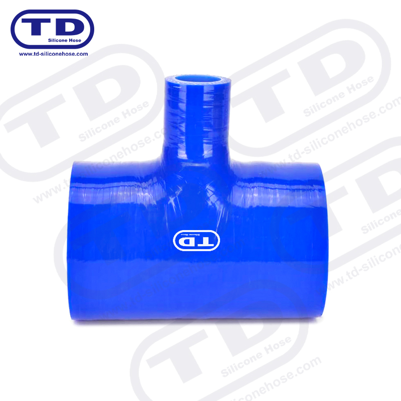 Tubo di silicone a forma di T.