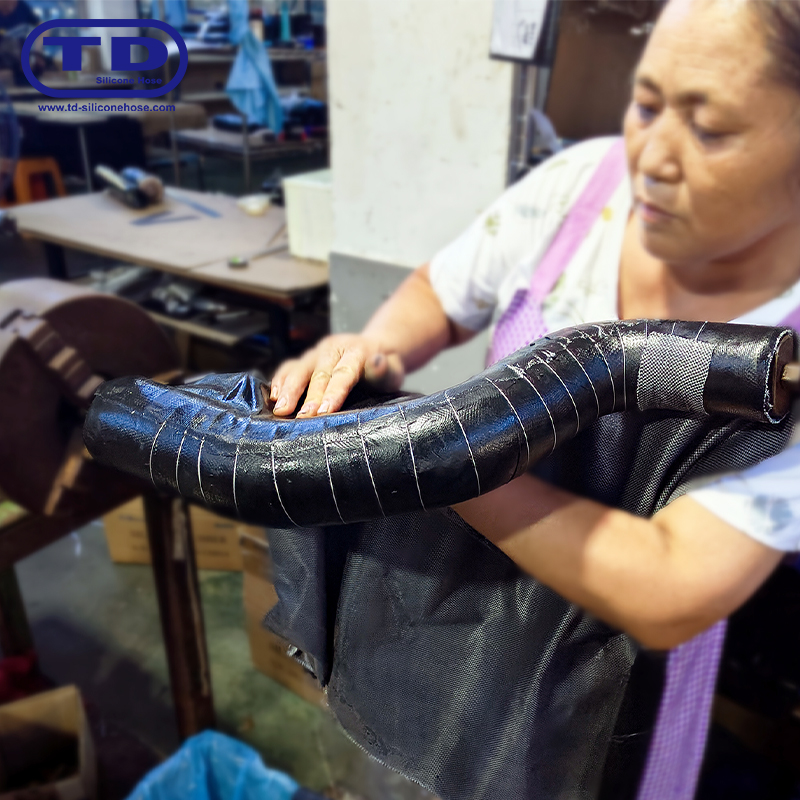 Tubo di silicone rinforzato in filo